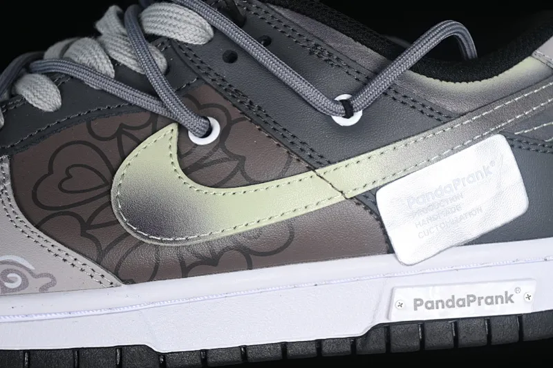 All categories Nk SB Dunk Series Nk SB Dunk Low Low-top sneakers Nk SB Dunk Low Lot "Tide" Panda Prank-Moon Tie Rope SB Dunk Series low-top casual sports skateboard shoes FD1232-001
